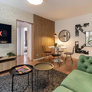  Appartamento Downtown Retreat: Spacious 2-br By Unirii Square