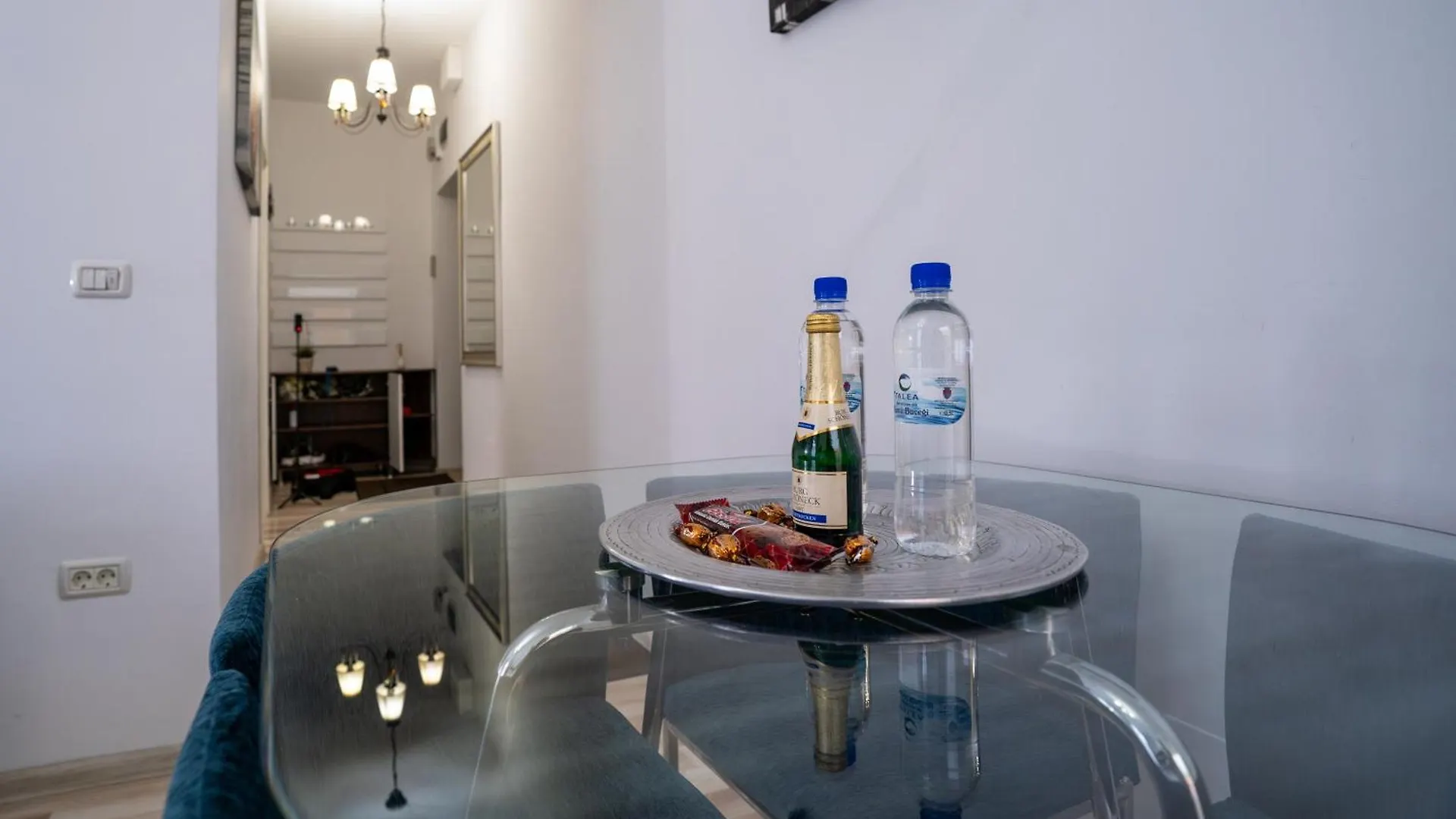 Downtown, Close To Old Town, Family Friendly - Ivo10 Bucharest Apartment